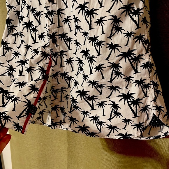 Across The Pond Men’s Large Collared Button Up Shirt with Palm Trees - Picture 3 of 6